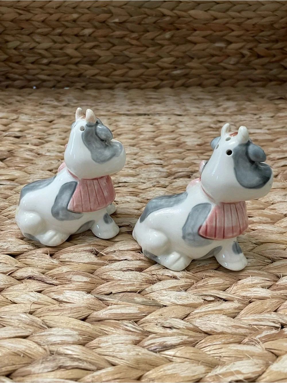 Vintage 1985 Ceramic Cow Salt and Pepper Shakers / George‎ Good by Fabrizio 3”